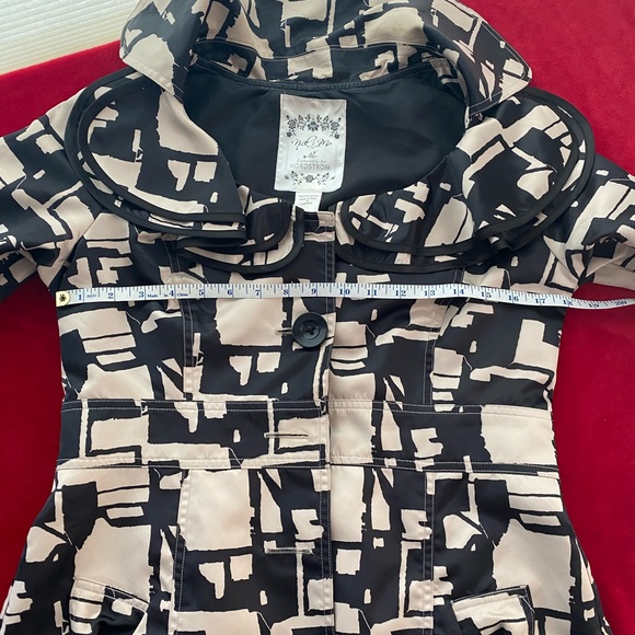 Nick & Mo black / white ruffle rain coat size M - Picture 4 of 11